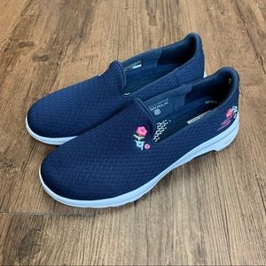 Skechers GOwalk 5 Garland Slip-On Sneakers 9